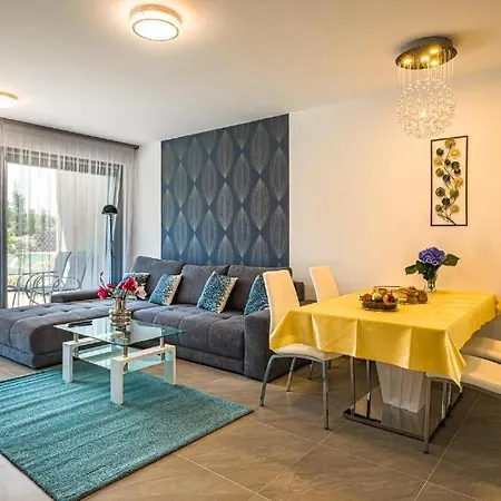 Дом отдыха Fuered Luxury With Private Pool Балатонфюред